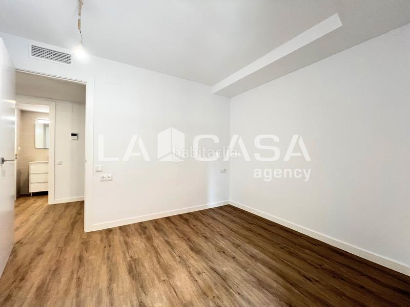 Foto 4bc69754-d9fd-46d5-9f60-d704f524d438. Zweistöckige wohnung in Llefià Badalona