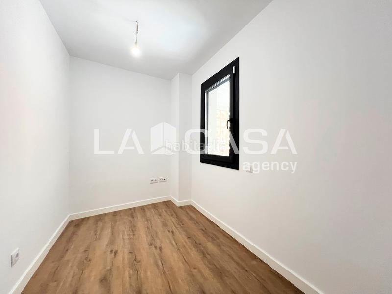 Foto 7dbb9a69-5d7e-4402-a417-9bbf030a7cfe. Zweistöckige wohnung in Llefià Badalona