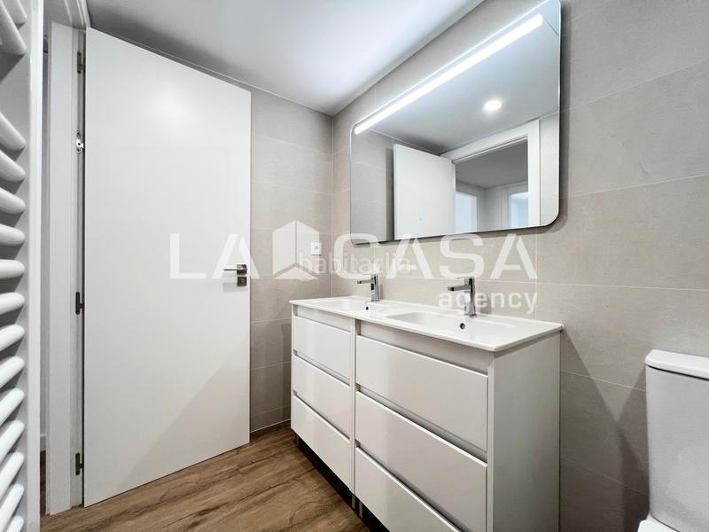 Foto 97c4b7da-7392-46ab-88e5-336dc10d2073. Zweistöckige wohnung in Llefià Badalona