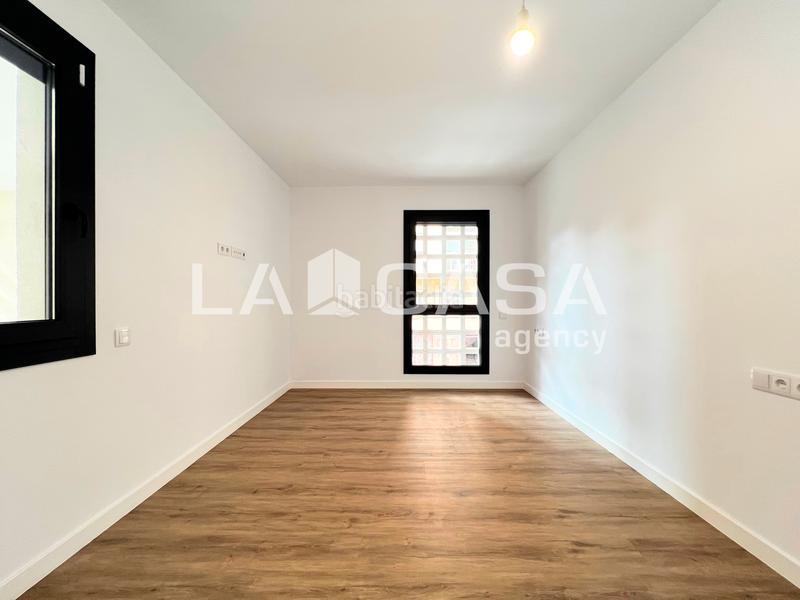 Foto bbd46a00-b834-4d17-907c-63c981d31ae8. Zweistöckige wohnung in Llefià Badalona