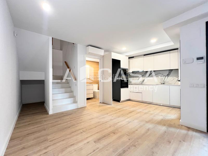 Foto c8bdd265-c24c-4d52-b855-4b9854f26b4e. Zweistöckige wohnung in Llefià Badalona