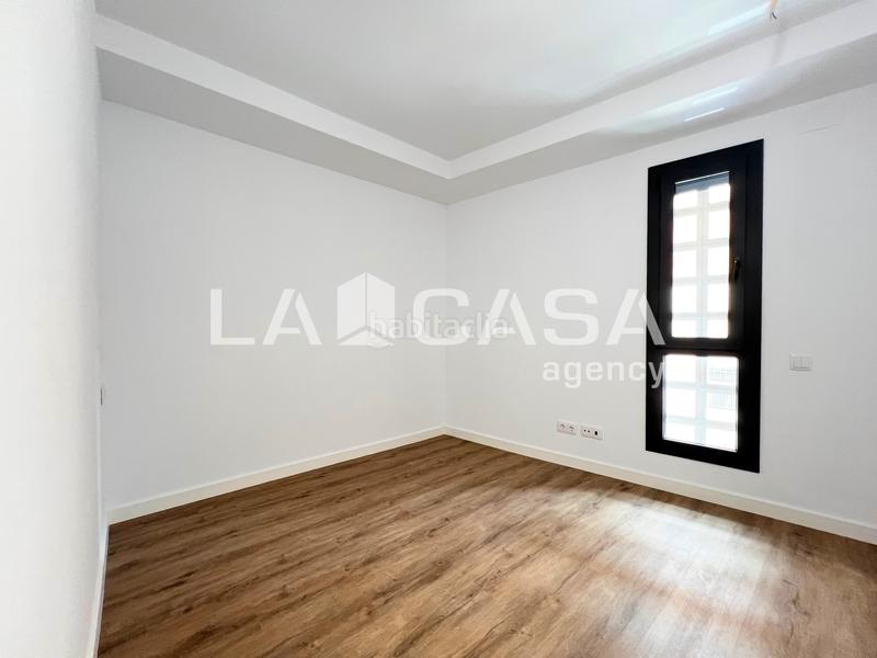 Foto e2aed864-9407-4a07-8d0e-6a52ab48c7b0. Zweistöckige wohnung in Llefià Badalona