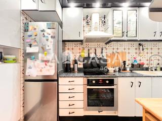 Appartement à Llefià. Ascensor, balcón, aire acondicionado, calefacción