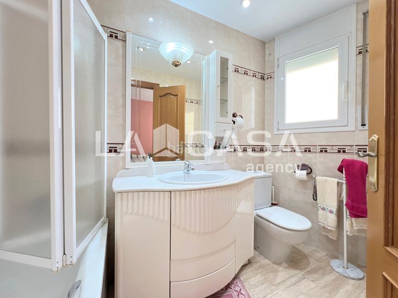 Foto 4cab137a-e375-492f-973a-7d19f419f25e. Casa amb calefacció a Progrés - Pep Ventura Badalona