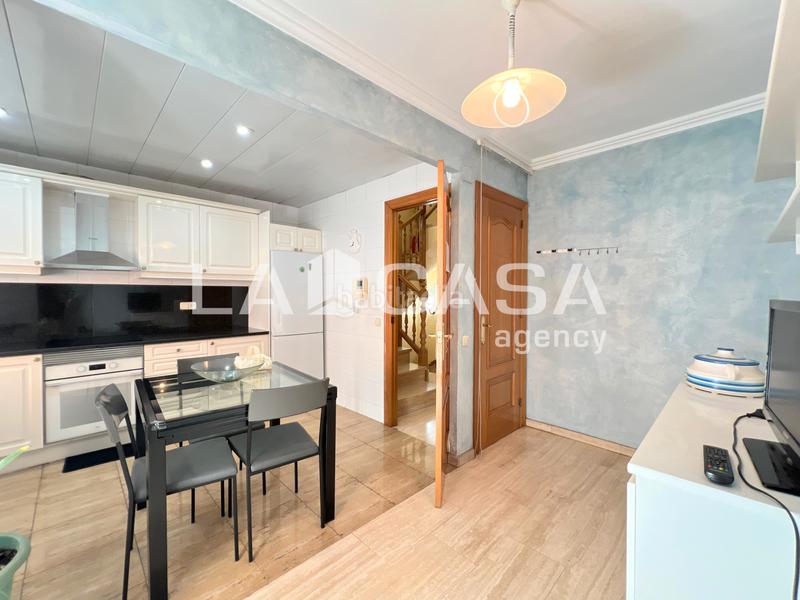 Foto e5a615d1-edc1-40f5-82d0-b462feb2a2c7. Casa amb calefacció a Progrés - Pep Ventura Badalona