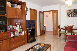 Appartement à Sant Adrià Nord. Un hogar lleno de luz junto a la plaça de la vila de sant adrià,