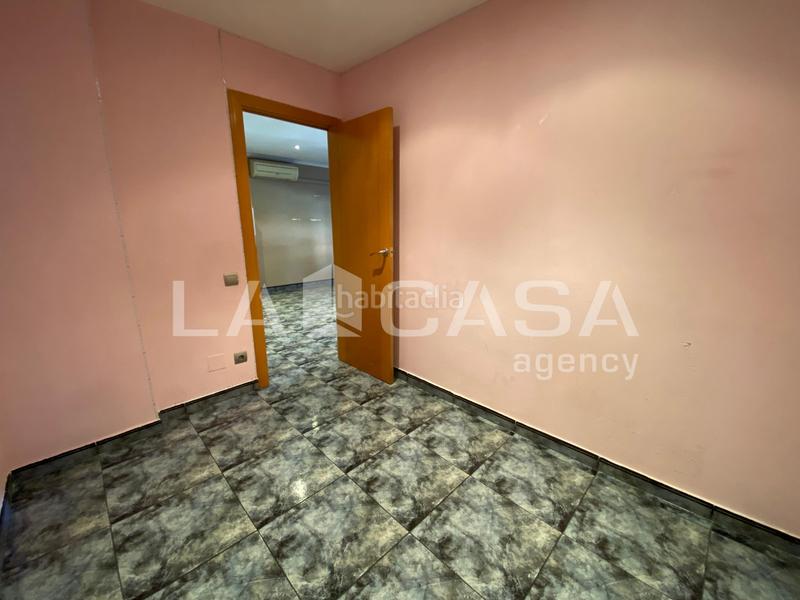 Foto cc3f2d08-f5dc-4ebe-ae0e-0a5d4a8e1fb7. Flat in Singuerlín Santa Coloma de Gramenet