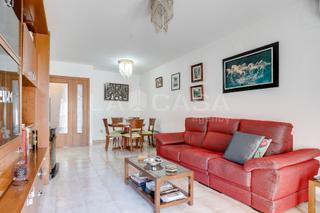 Pis a Sant Adrià Nord. La finca tiene acceso a parking, aunque se vende sin plaza, sola