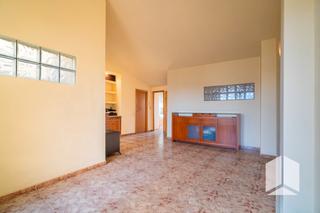 Duplex in Castell-Poble Vell. Te presentamos este espectacular piso tipo dúplex situado en una