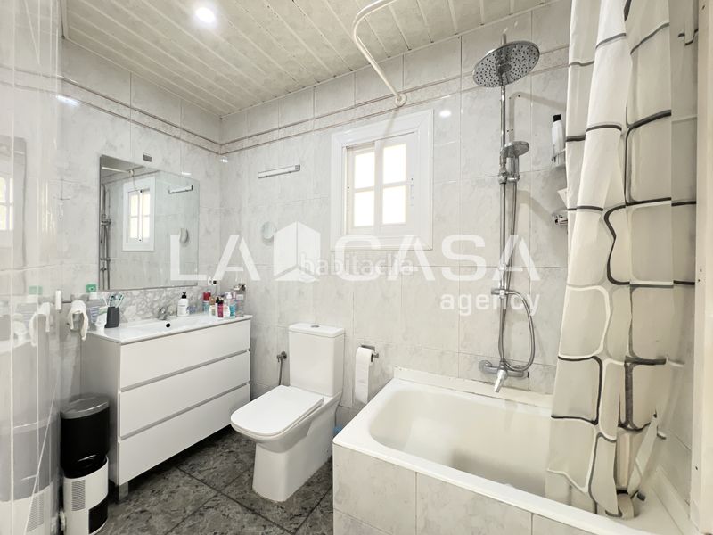 Foto e6a54dcd-2e46-4a12-a4a6-6185795ae648. Àtic a Prosperitat Barcelona