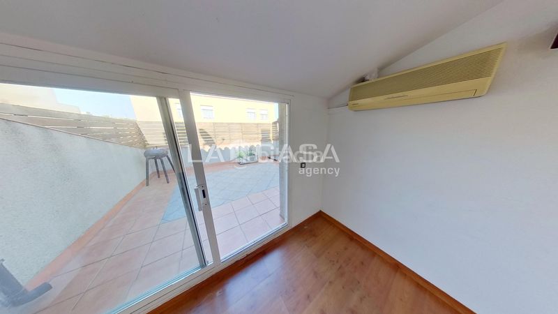 Foto 175bf692-8f71-4e27-96d3-e7f85a0ac8a1. Àtic amb calefacció aparcament a Can Rull Sabadell