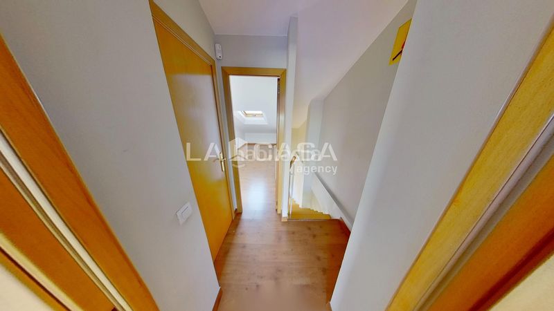 Foto 472eb04c-0844-45b6-9590-e97c10a47629. Àtic amb calefacció aparcament a Can Rull Sabadell