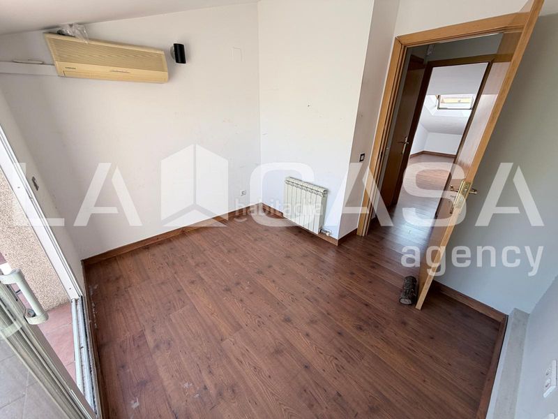 Foto ec4431e4-14ad-40ca-b470-fb11c17e2c58. Àtic amb calefacció aparcament a Can Rull Sabadell