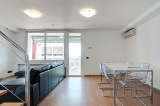 Duplex in La Verneda - La Pau. Dúplex totalmente reformado con espectaculares vistas panoramica