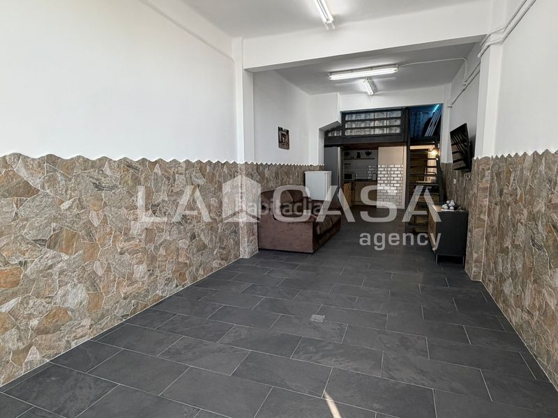 Foto 2d5a8feb-c7ac-412e-9a1d-4d5f6c707ca6. Local comercial a Guinardera Santa Coloma de Gramenet