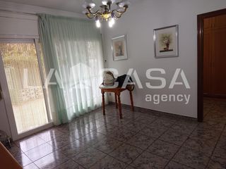 Etagenwohnung in Santa Susanna. La casa agency presenta