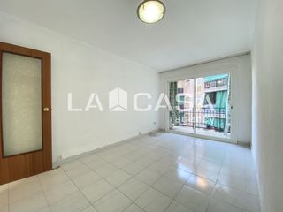 Pis a El Besòs. Piso exterior con balcón en sant adrià de besòs