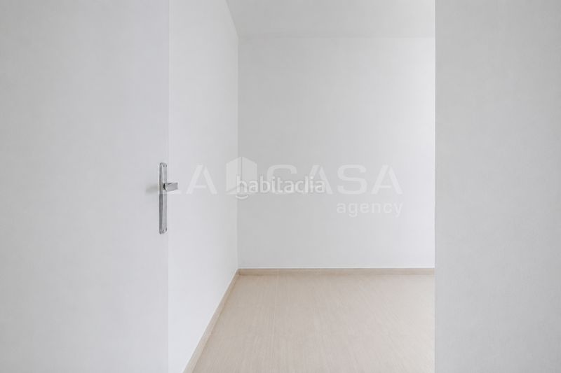Foto a90cd36d-f251-4993-957b-d68dd3eb301f. Pis amb calefacció a Sant Ildefons Cornellà de Llobregat