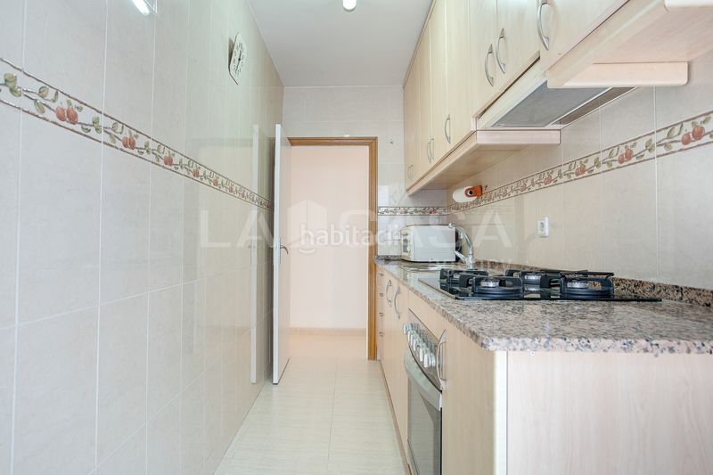 Foto b9b28b12-3143-4547-85fd-5d986059d9be. Pis amb calefacció a Sant Ildefons Cornellà de Llobregat