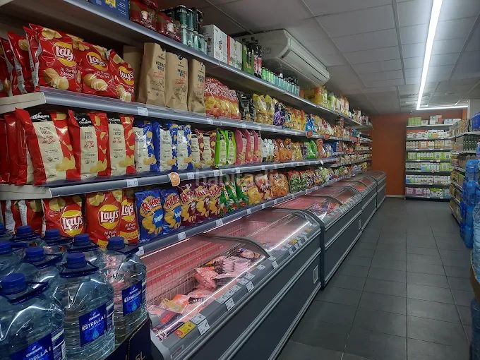 Foto 173ef5d3-bc4f-4442-8db4-8e2cce9eb962. Local comercial a La Gavarra Cornellà de Llobregat