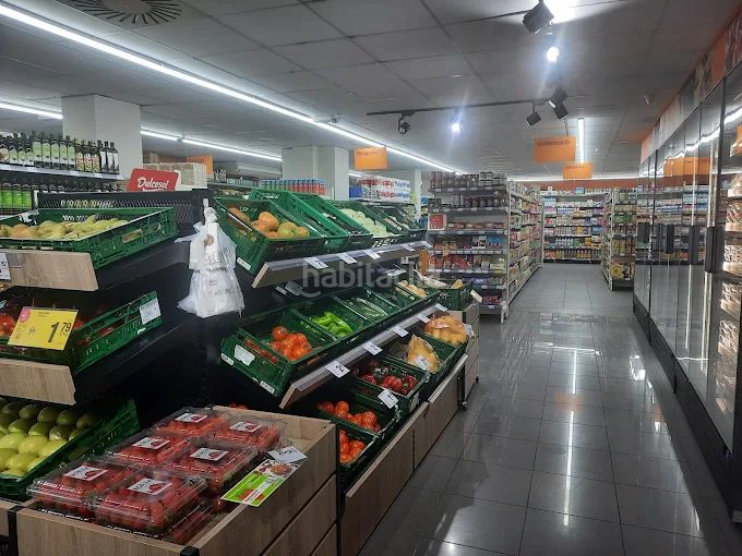 Foto 52a05ed5-3108-4513-a333-1a53a77e452f. Local comercial a La Gavarra Cornellà de Llobregat