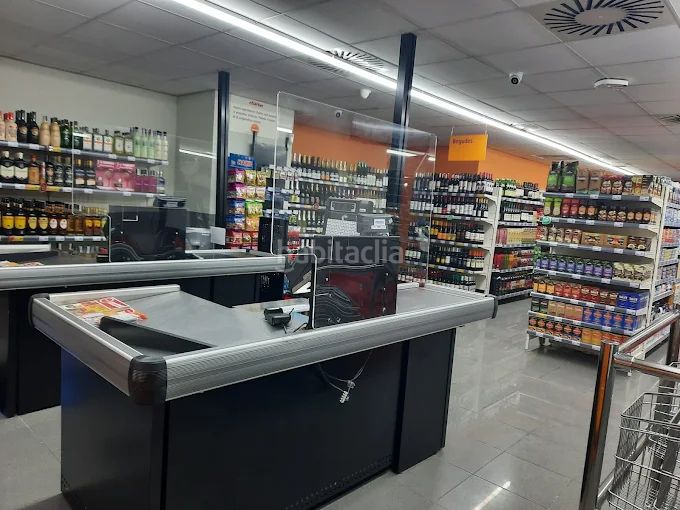 Foto d99430df-50c7-40b4-a219-f1729a7224ce. Local comercial a La Gavarra Cornellà de Llobregat