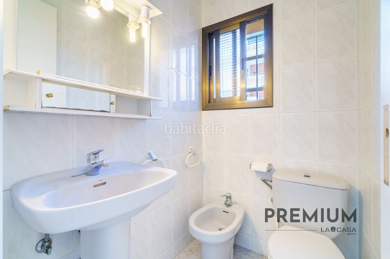 Foto 9d7e6b85-5563-4b4b-8a90-f7d8976075ad. Casa amb aparcament a Can Bou Castelldefels