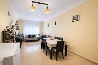 Pis a Castell-Poble Vell. Planta baja de 71 m2 con patio en castelldefels  ideal inversión
