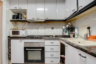 Pis a Pubilla Cases. Listo para entrar! piso de tres habitaciones con balcón en pubil