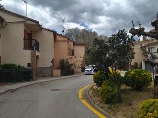 Casa aparellada  Montseny. Casa en calle montseny