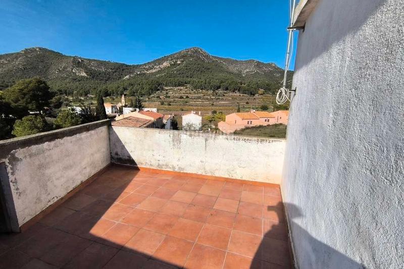 Foto 228c7057-5410-437f-bc11-ebb2f2be38f0. Chalet casa en calle montserrat en Montmell (El)