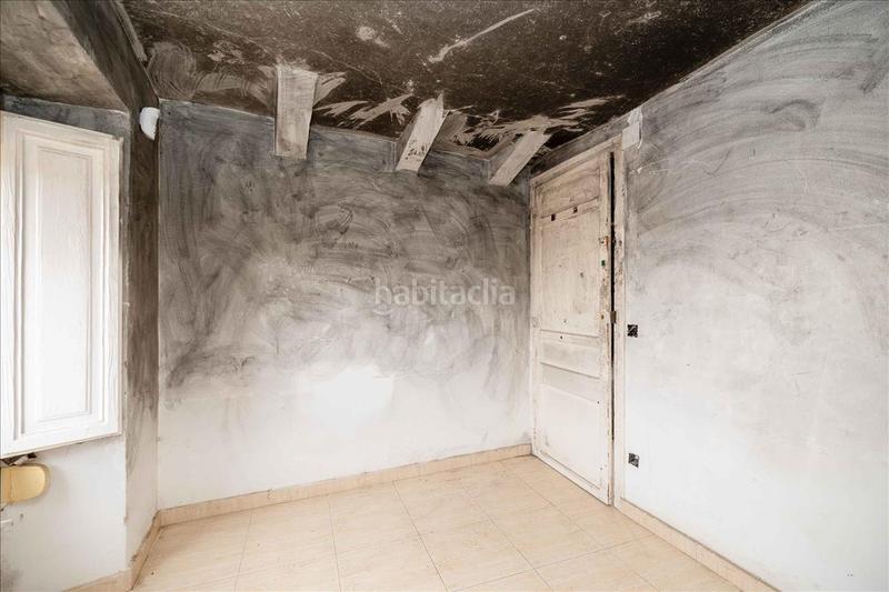 Foto a0141da4-6c28-40c3-85ad-30827edf8a56. Piso  en calle tetuan en Santa Bàrbara