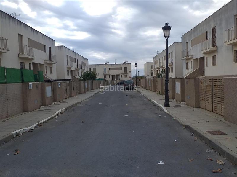 Foto 9098ebd4-b8e2-461f-8ad0-fbe13a26954e. Casa aparellada amb aparcament a Palma del Condado (La)