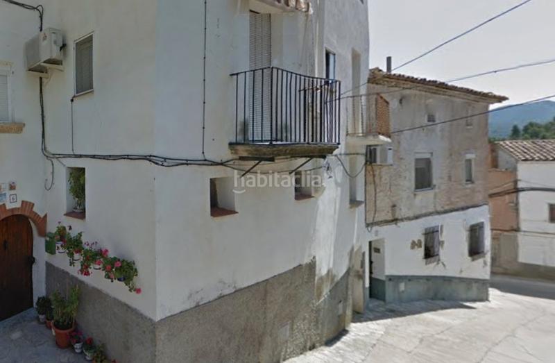 Foto 0231f8c5-e68f-4299-adaa-f1ecaa055f1d. Casa pareada casa en calle esquerrer en Ascó