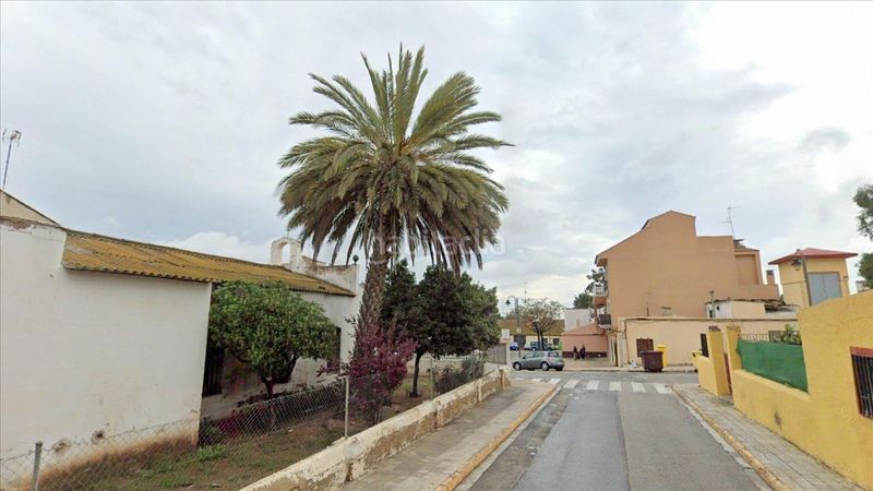 Foto b8e87019-8120-47f9-8b4e-53d952bf0c75. Aparcament cotxe a Massamagrell