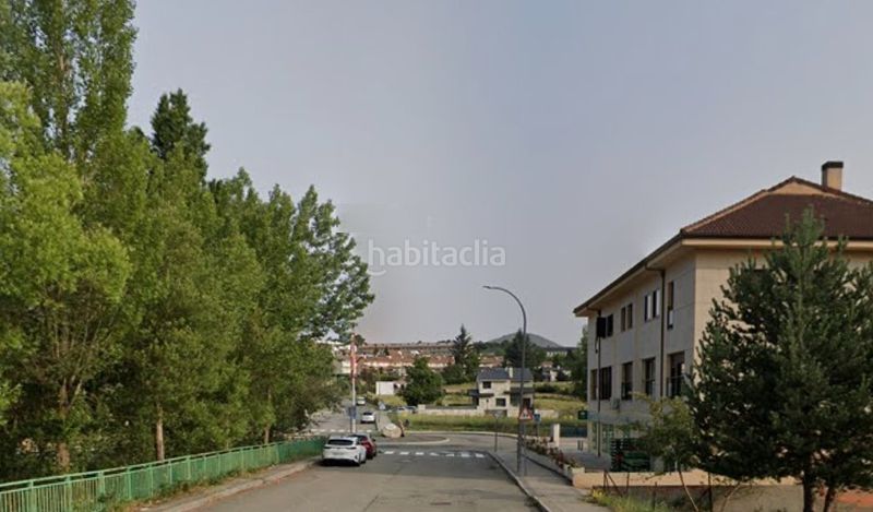 Foto f08695f7-ecf9-4597-96fa-f937902799b8. Aparcament cotxe a El Espinar Pueblo Espinar (El)