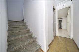 Casa aparellada  Del mig. Casa en calle del mig