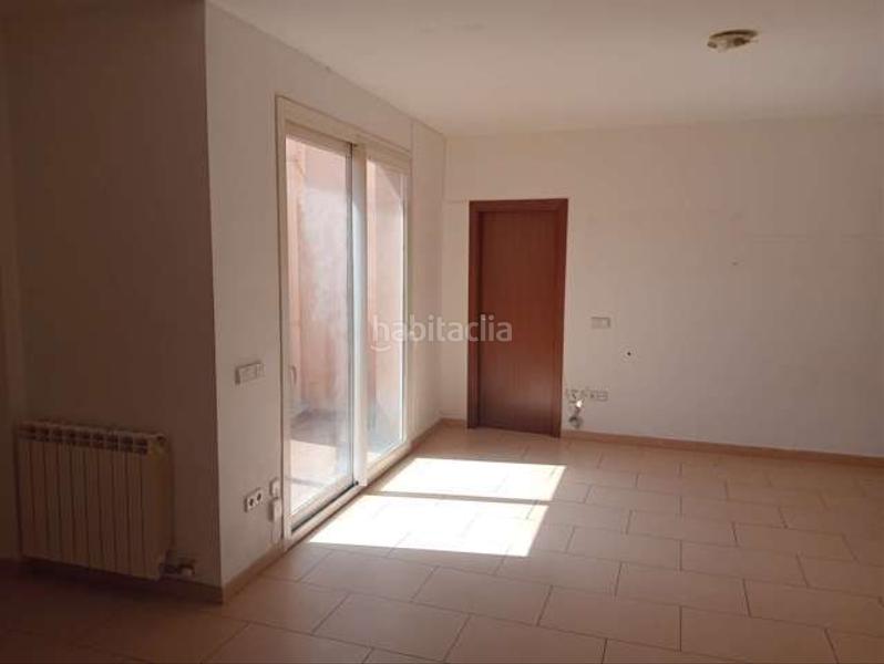 Foto eda93874-8cba-41b1-9419-f5f3a2357eec. Piso  en calle sant llatzer en Centre Figueres