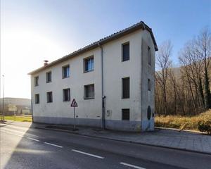 Xalet  Olot. Casa en carretera olot