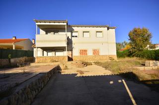 Xalet  Encina (el ballestar). Casa en avenida encina el ballestar
