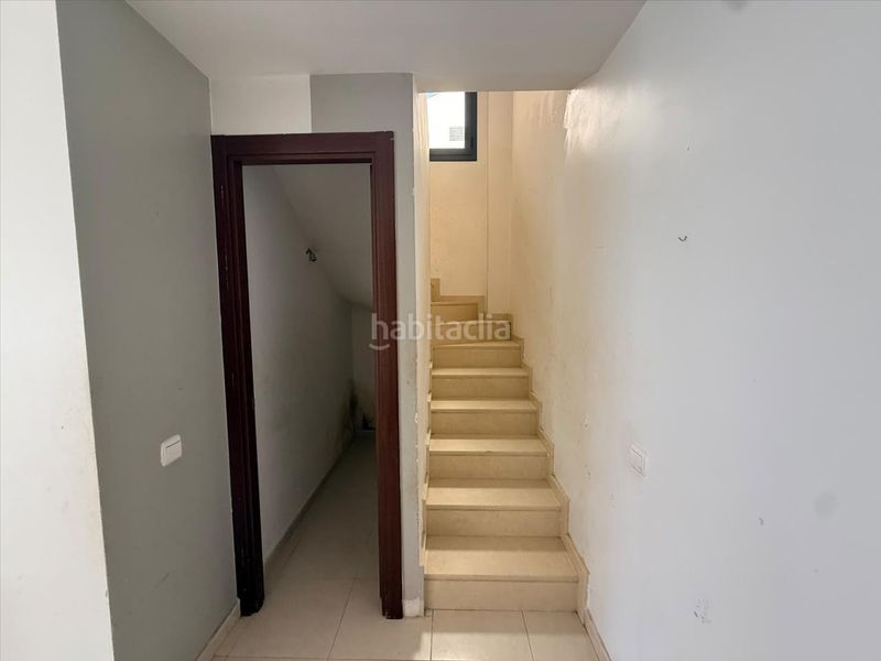 Foto 4a8d92fa-8221-452f-993d-486b66ee752a. Dúplex amb aparcament a Olot
