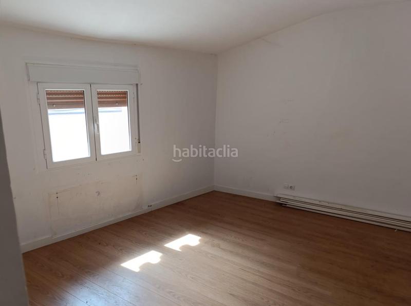 Foto 71a7cd78-7e4e-4ced-a901-0c6b45097510. Casa pareada casa en calle mayor en Almudévar