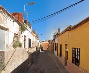 Casa aparellada  San luis. Casa en calle san luis