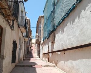 Casa bifamiliare  Alta. Casa en calle alta