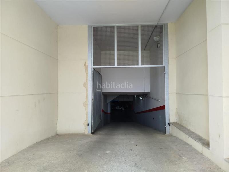 Foto fcd2e38a-d1d7-478c-b0a7-b3921209dea2. Parking coche en Enguera