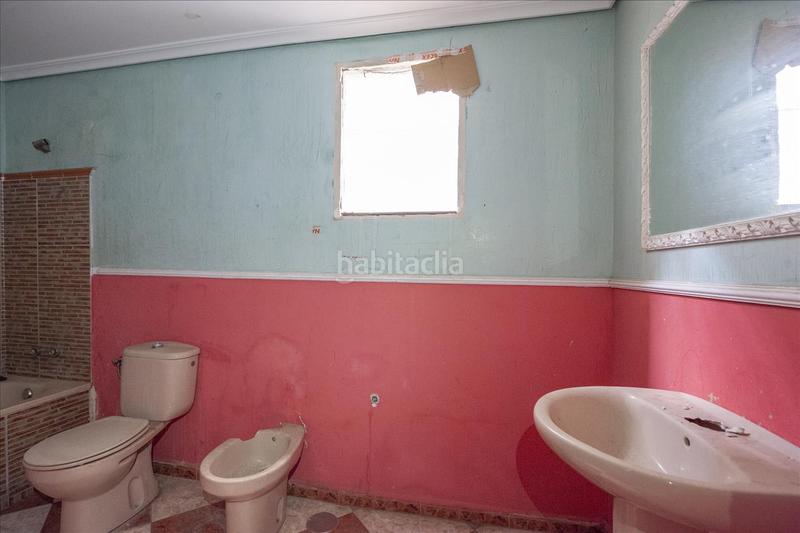 Foto 4b417589-e81a-46bf-b802-e59de490d9a9. Casa pareada casa en calle serenidad en Palmete Sevilla