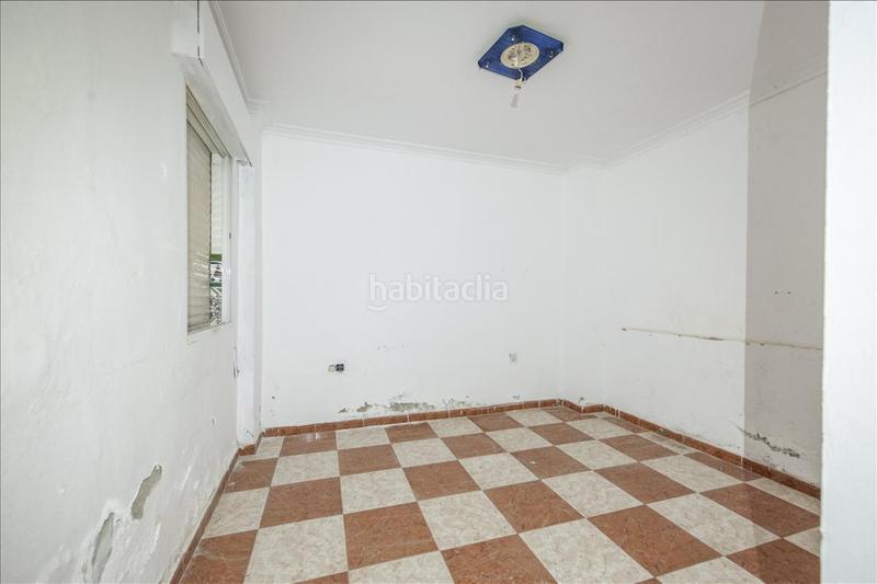 Foto 70d2ed42-c8cf-4ae2-b3d8-0f2759c5e5e4. Casa pareada casa en calle serenidad en Palmete Sevilla