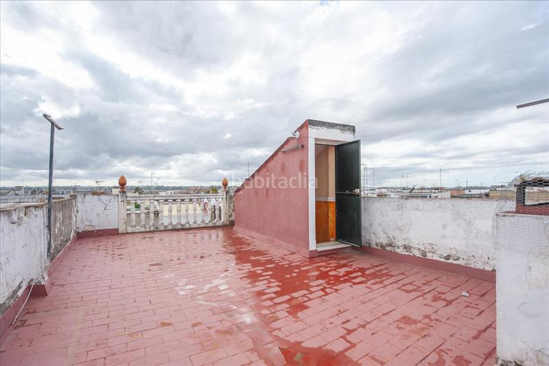 Foto e66fc70a-a7ec-480b-ad05-0bb9858cbeb5. Casa pareada casa en calle serenidad en Palmete Sevilla