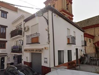 Casa aparellada  Genil. Casa en calle genil