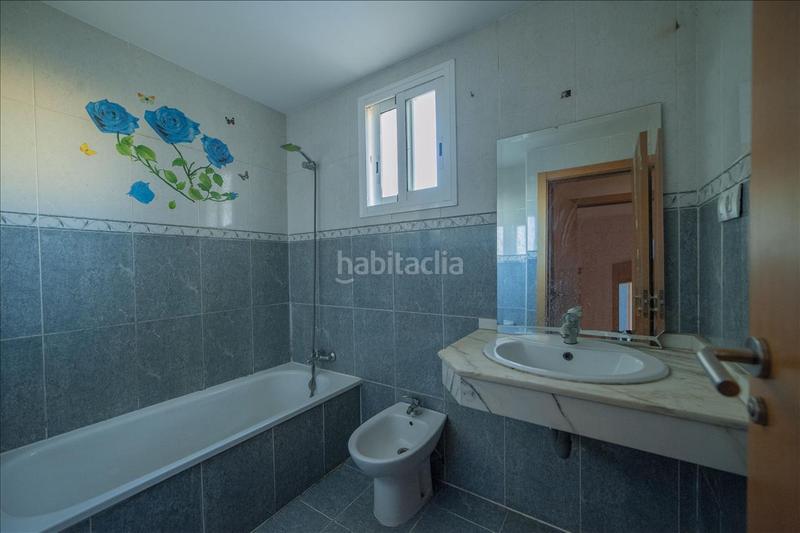 Foto 435f9b8d-f358-49a9-9b54-d63f80e4f0b3. Maison jumelée dans Gerena